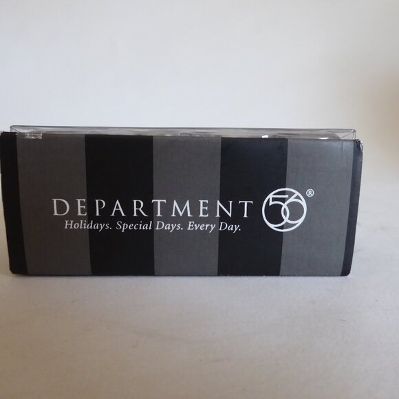 NEW 2005 DEPARTMENT 56 FRANKENSTEIN’S LAB HALLOWEEN SKULL CROSSBONES SPREADERS - Picture 5 of 9